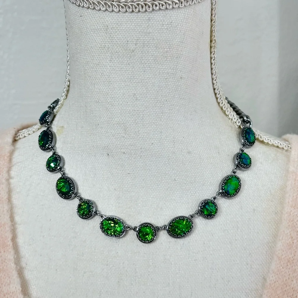 Dragon eye Green Gemstone Necklace - Picture 4 of 4
